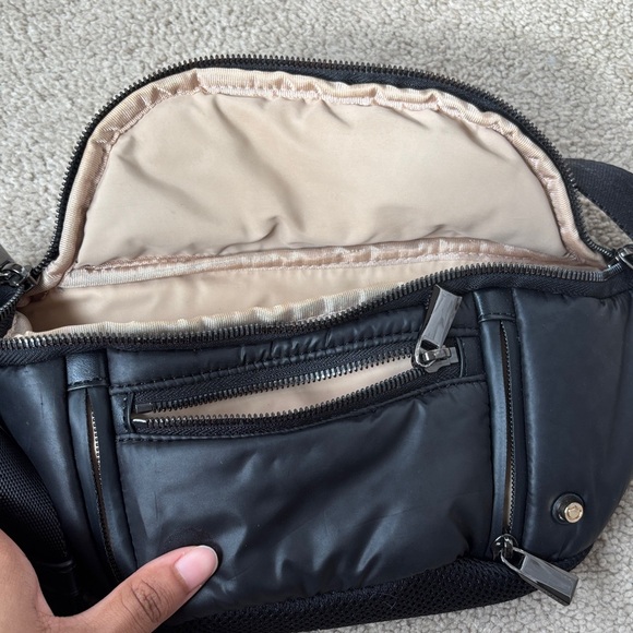 Caraa Black Belt Bag 🖤 - Picture 5 of 5